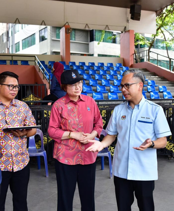 Menteri Komunikasi merangkap Pengerusi Jawatankuasa Induk Sambutan Hari Kebangsaan dan Hari Malaysia (HKHM) 2024, YB Fahmi Fadzil hari ini meninjau tapak sambutan Hari Malaysia 2024 yang akan berlangsung pada 16 September ini di Padang Merdeka, Kota Kinabalu, Sabah