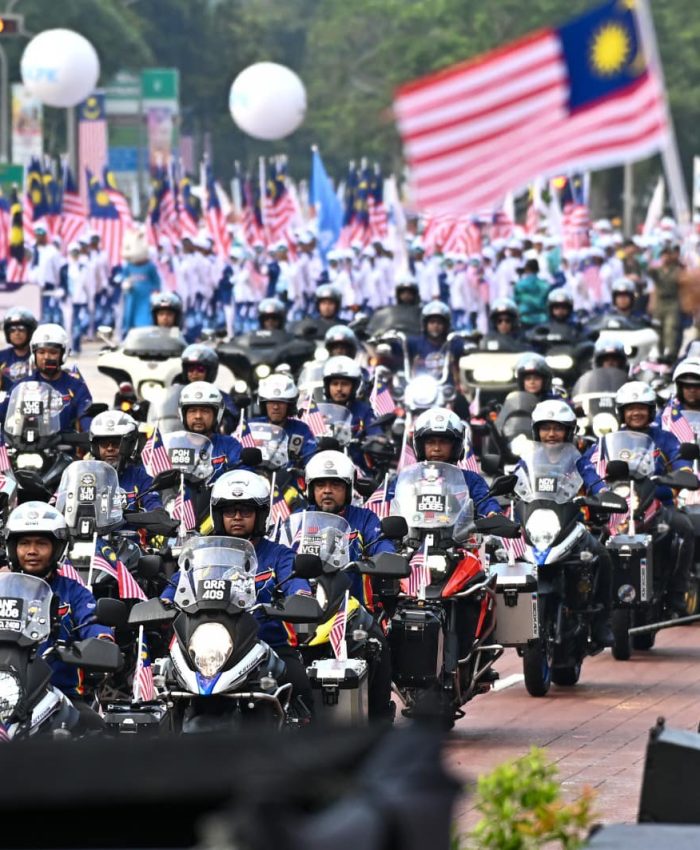 Hari ini, kamera kami berjaya merakam detik-detik berharga di kalangan kontinjen yang terlibat dalam sambutan Hari Kebangsaan