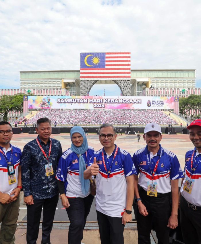 Menteri Komunikasi merangkap Pengerusi Jawatankuasa Induk Sambutan Hari Kebangsaan dan Hari Malaysia (HKHM) 2024, YB Fahmi Fadzil hari ini hadir ke sesi raptai penuh sempena Hari Kebangsaan 2024